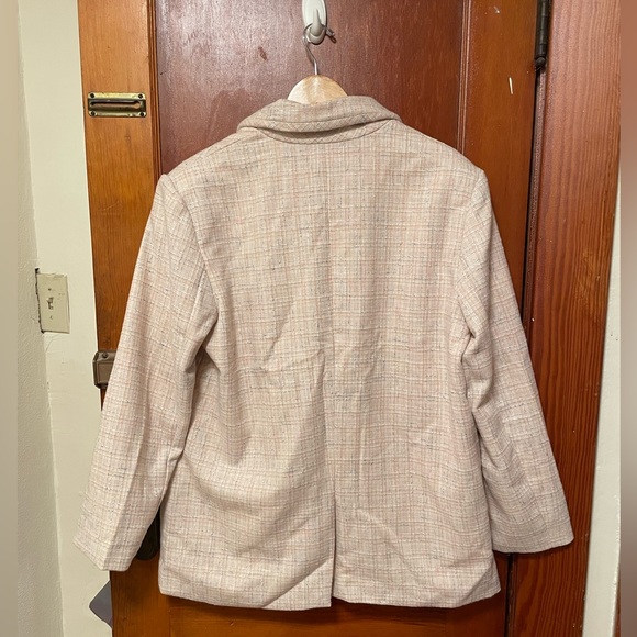 NWOT ✨ NEVER WORN ✨ gorgeous Beige blazer from Shein - Picture 2 of 5